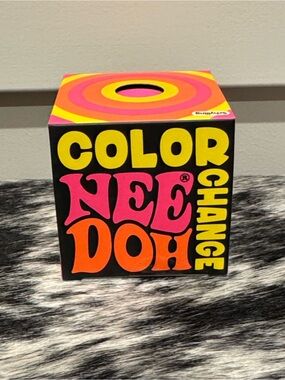 Color Change NeeDoh Stress Ball - pink
